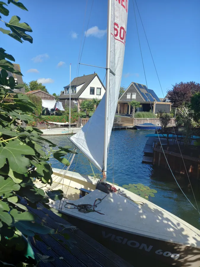 Polyester Sailboat Vision 600