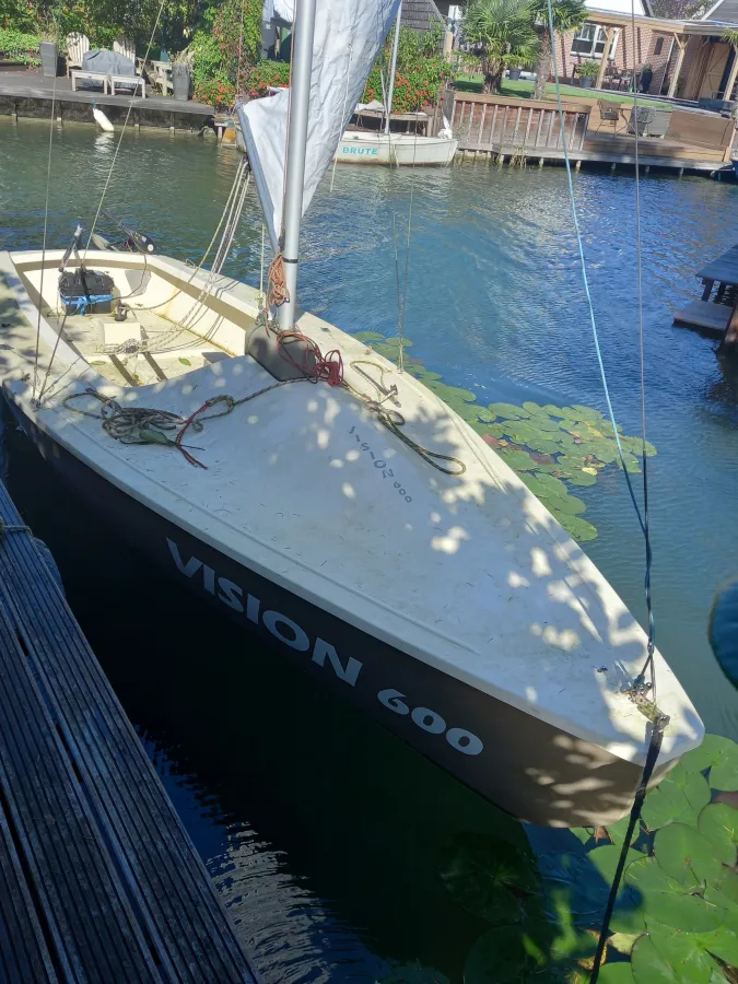 Polyester Sailboat Vision 600