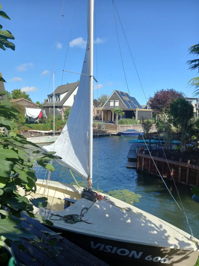 Polyester Sailboat Vision 600