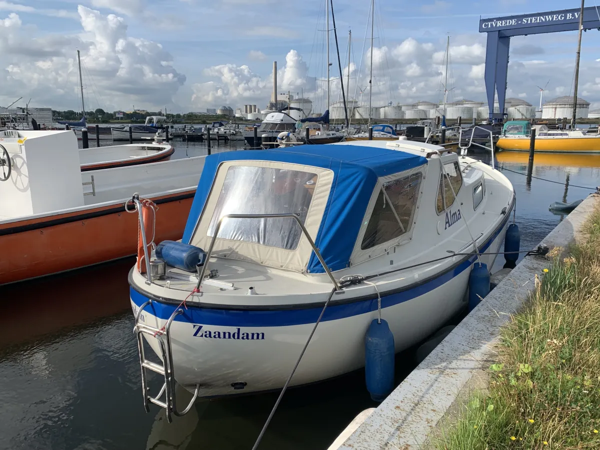 Polyester Motorboat LM 27