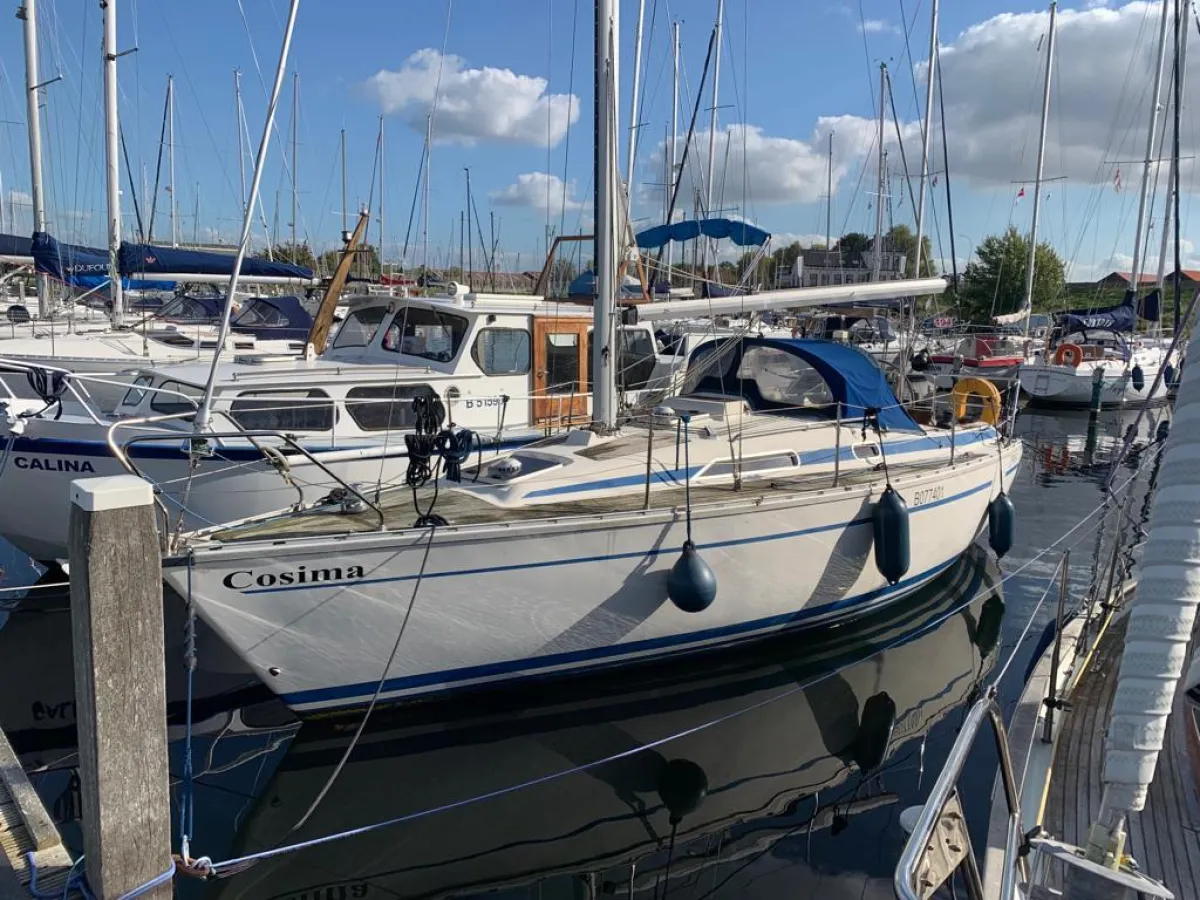 Polyester Sailboat Bavaria 30