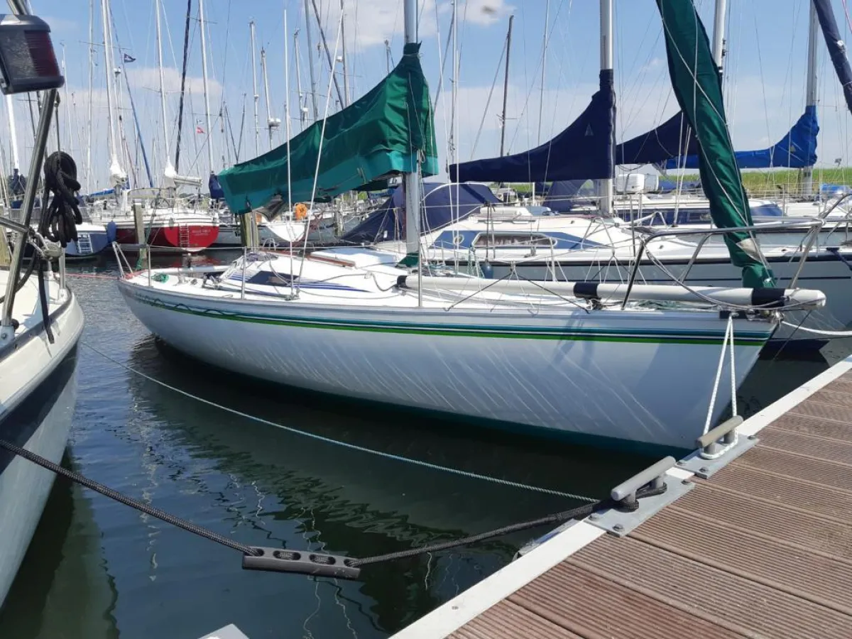 Polyester Sailboat Beneteau First