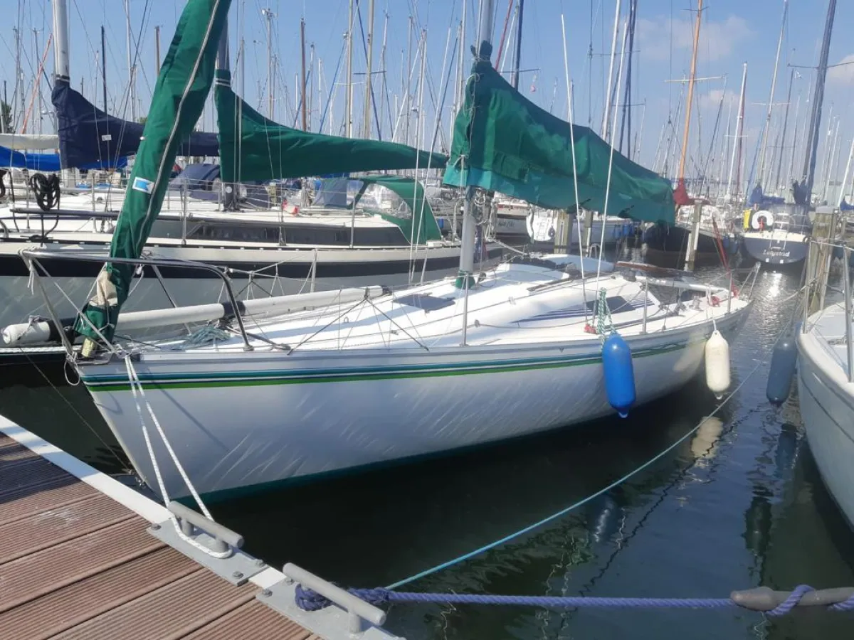 Polyester Sailboat Beneteau First