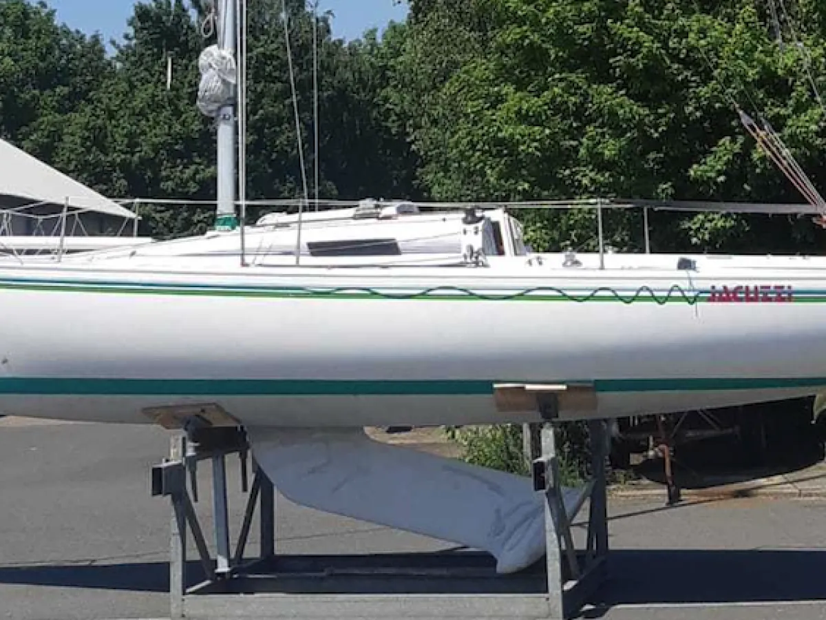 Polyester Sailboat Beneteau First