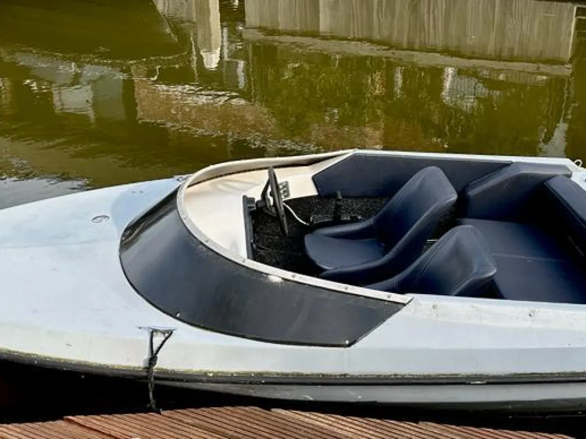 Polyester Speedboat Picton 150 Gts