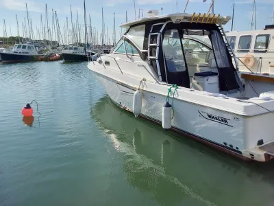 Polyester Speedboat Boston Whaler Defiance 34 Photo 1