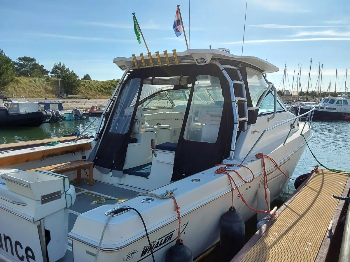 Polyester Speedboat Boston Whaler Defiance 34