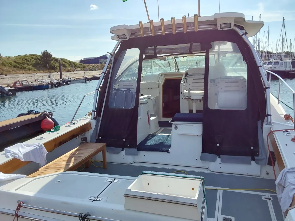 Polyester Speedboat Boston Whaler Defiance 34