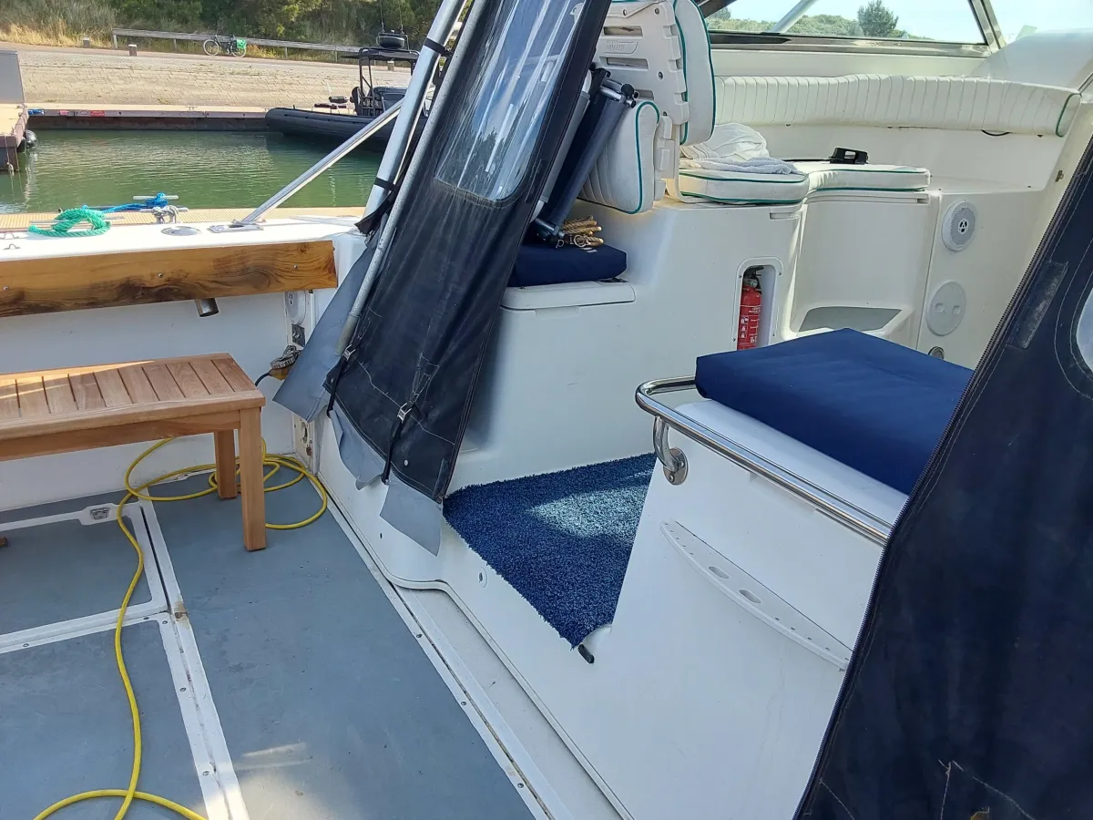 Polyester Speedboat Boston Whaler Defiance 34