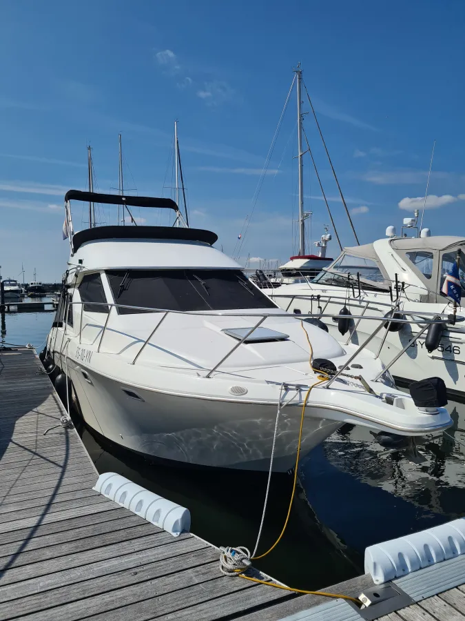 Polyester Motorboat Bayliner 3258