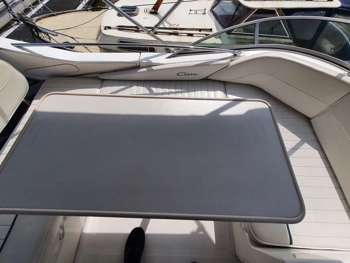 Polyester Motorboat Bayliner 3258