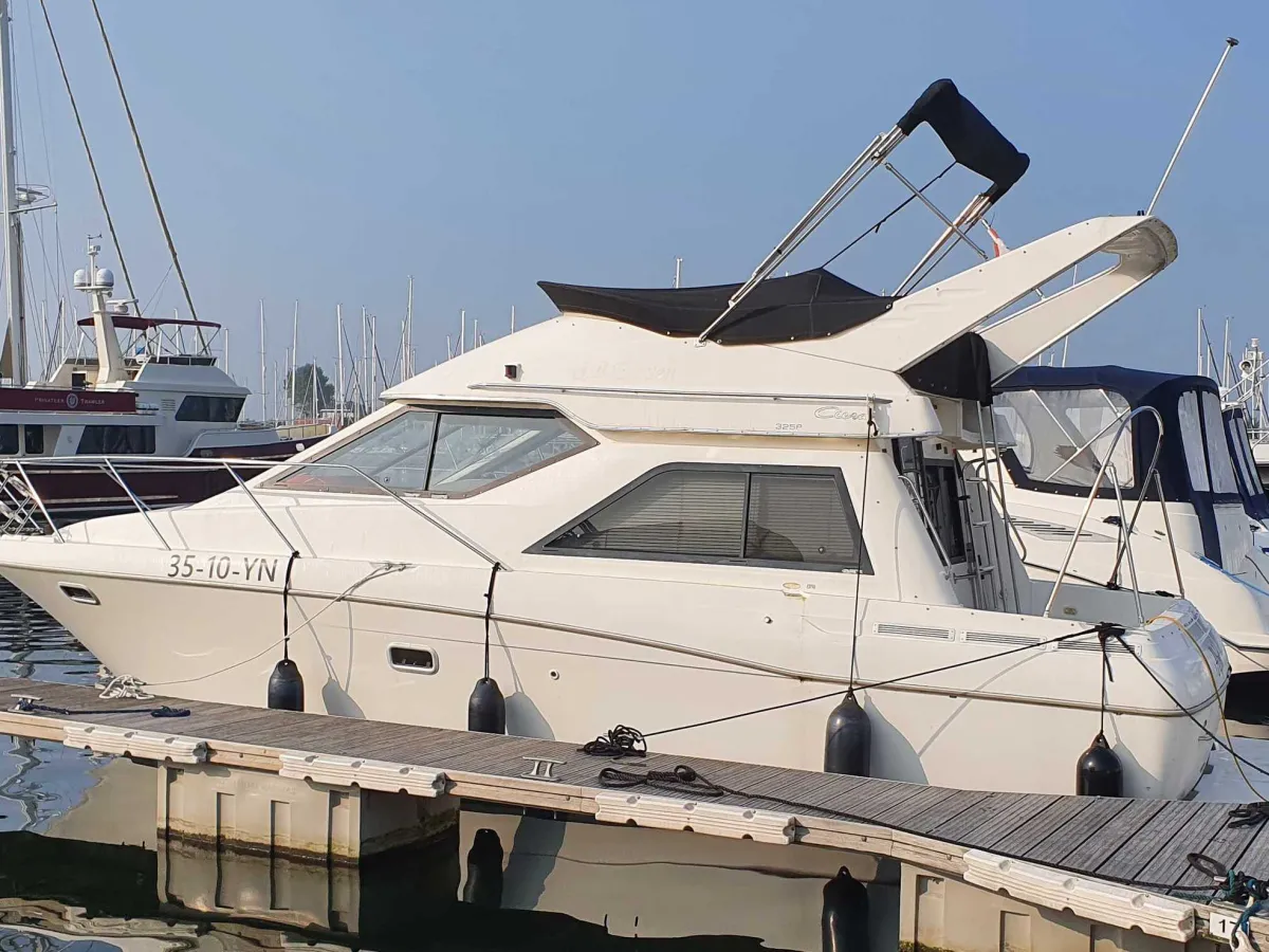 Polyester Motorboat Bayliner 3258