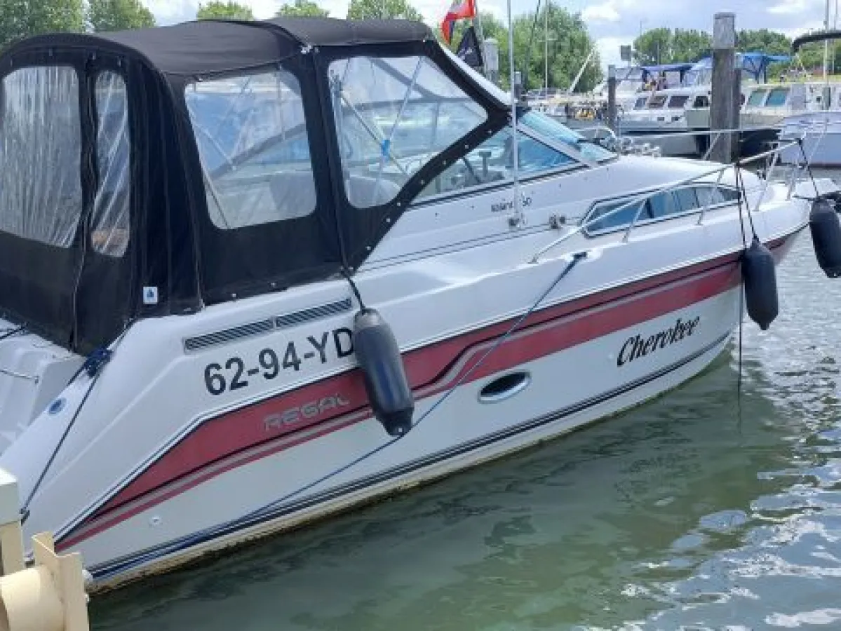 Polyester Speedboat Regal Valanti 260