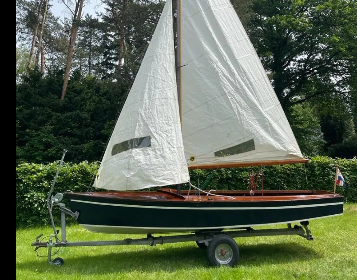 Wood Sailboat Schakel 470