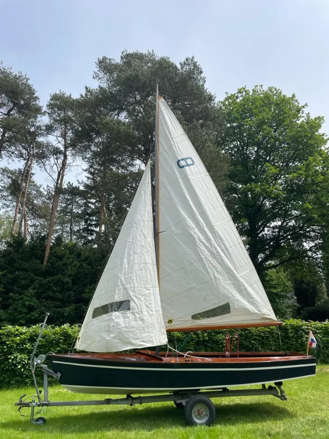 Wood Sailboat Schakel 470