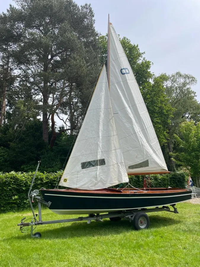 Wood Sailboat Schakel 470