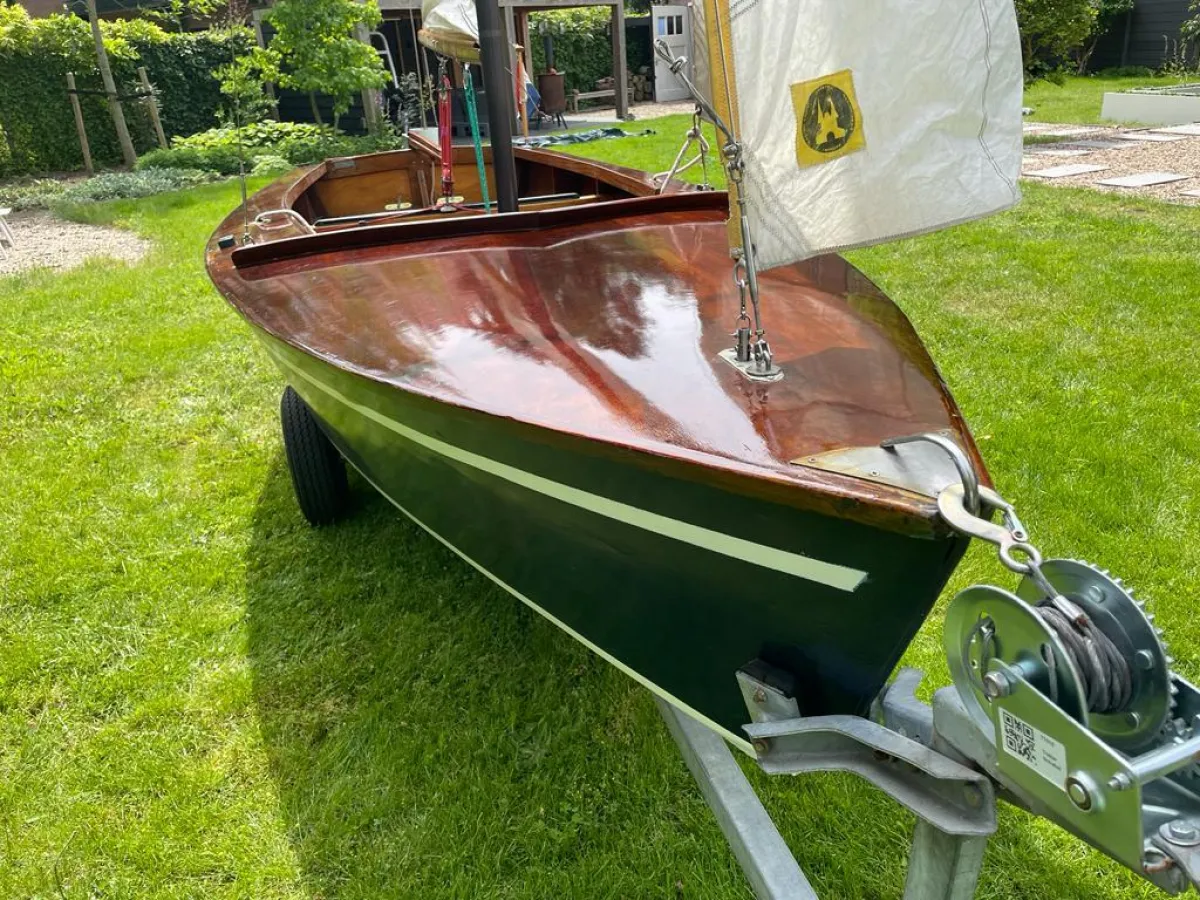 Wood Sailboat Schakel 470