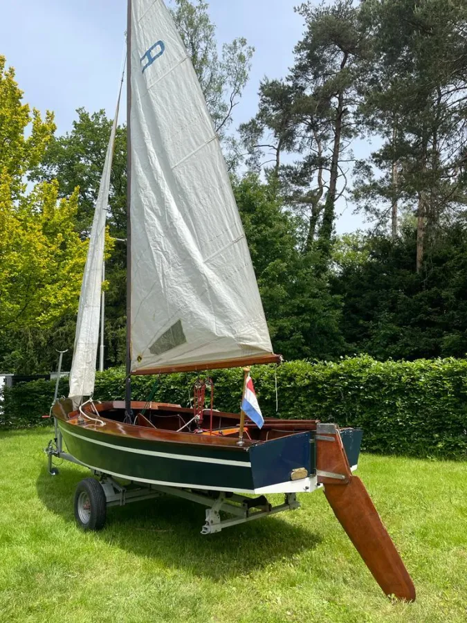 Wood Sailboat Schakel 470