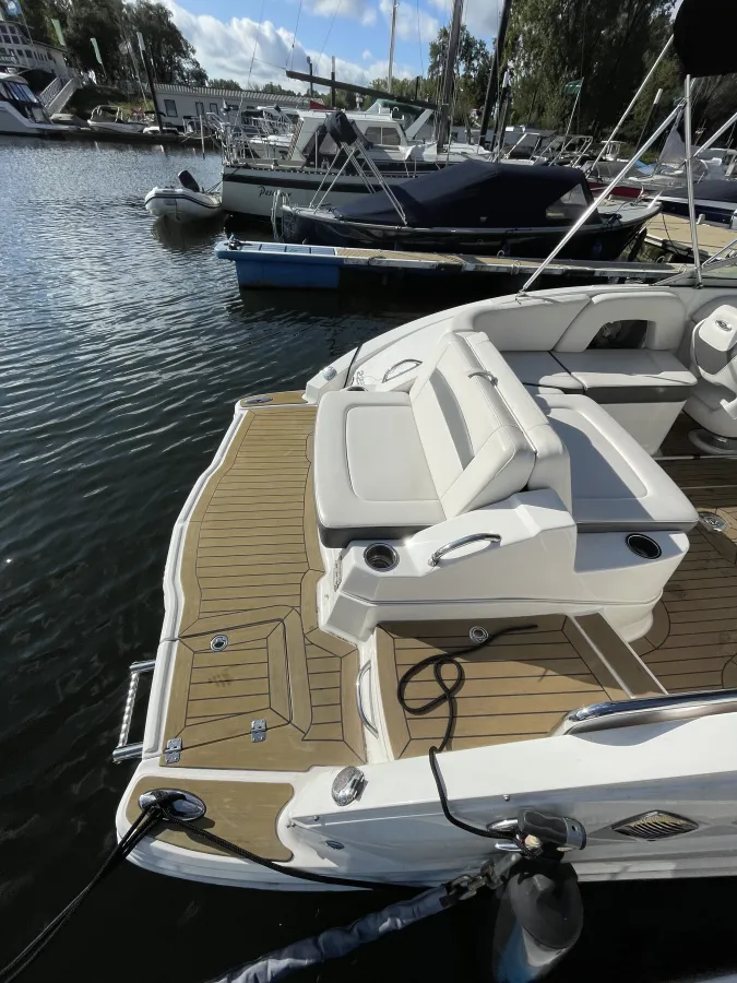 Polyester Speedboat Chaparral 225 Ssi