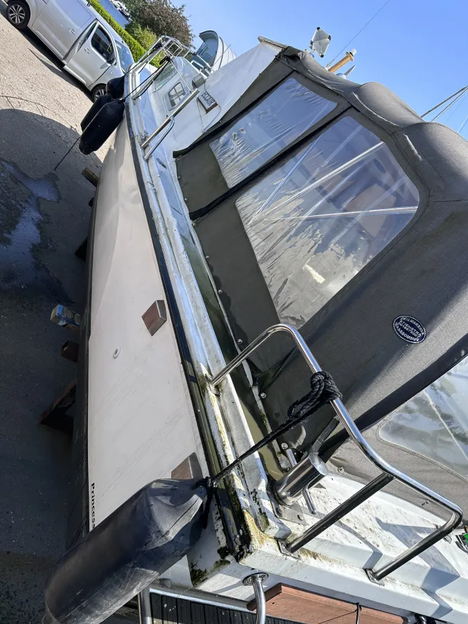 Polyester Motorboat Princess 32