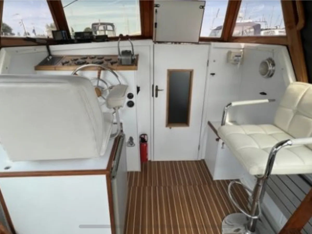 Polyester Motorboat Princess 32