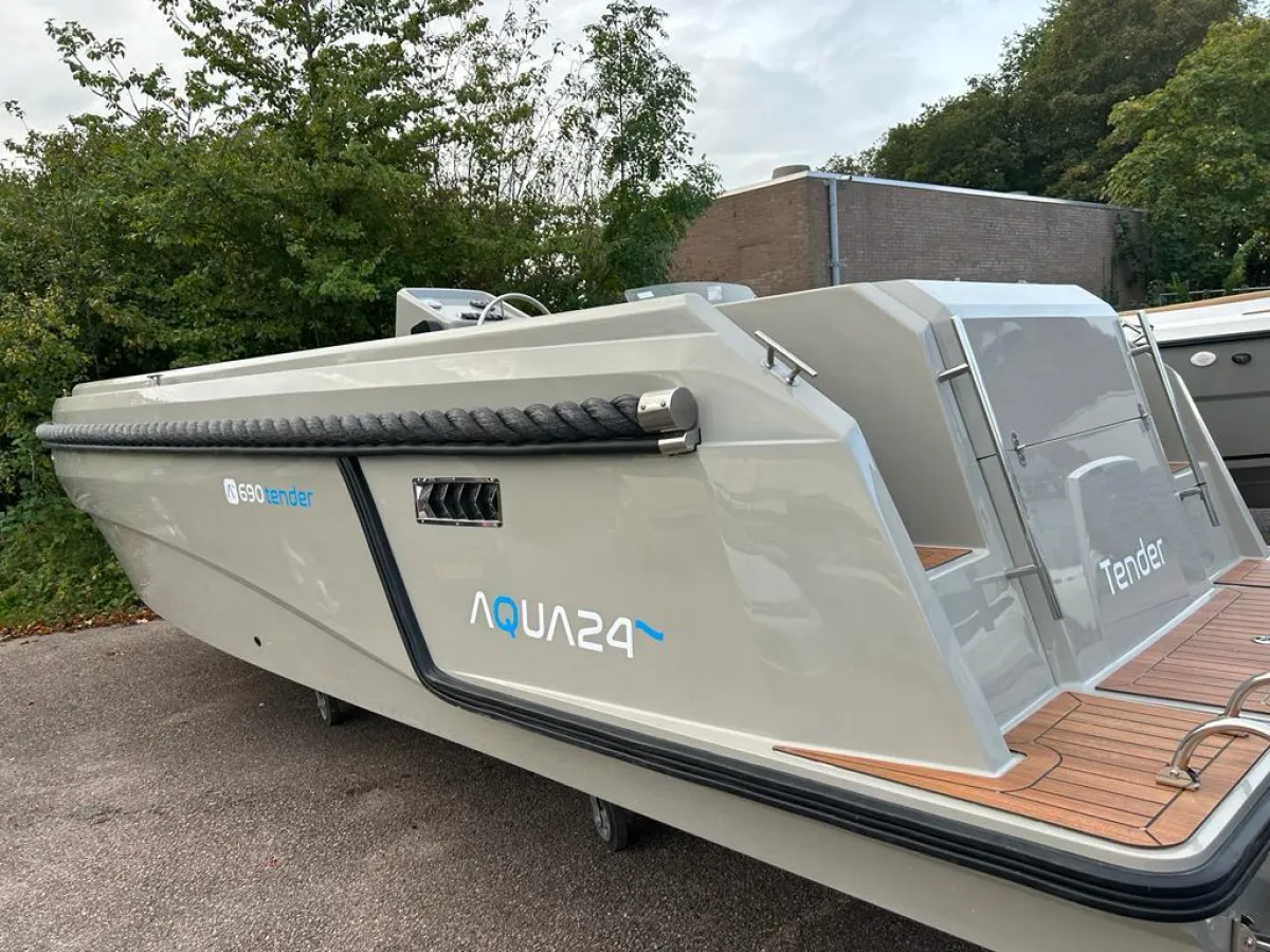 Polyester Sloop Aqua24 690 Tender