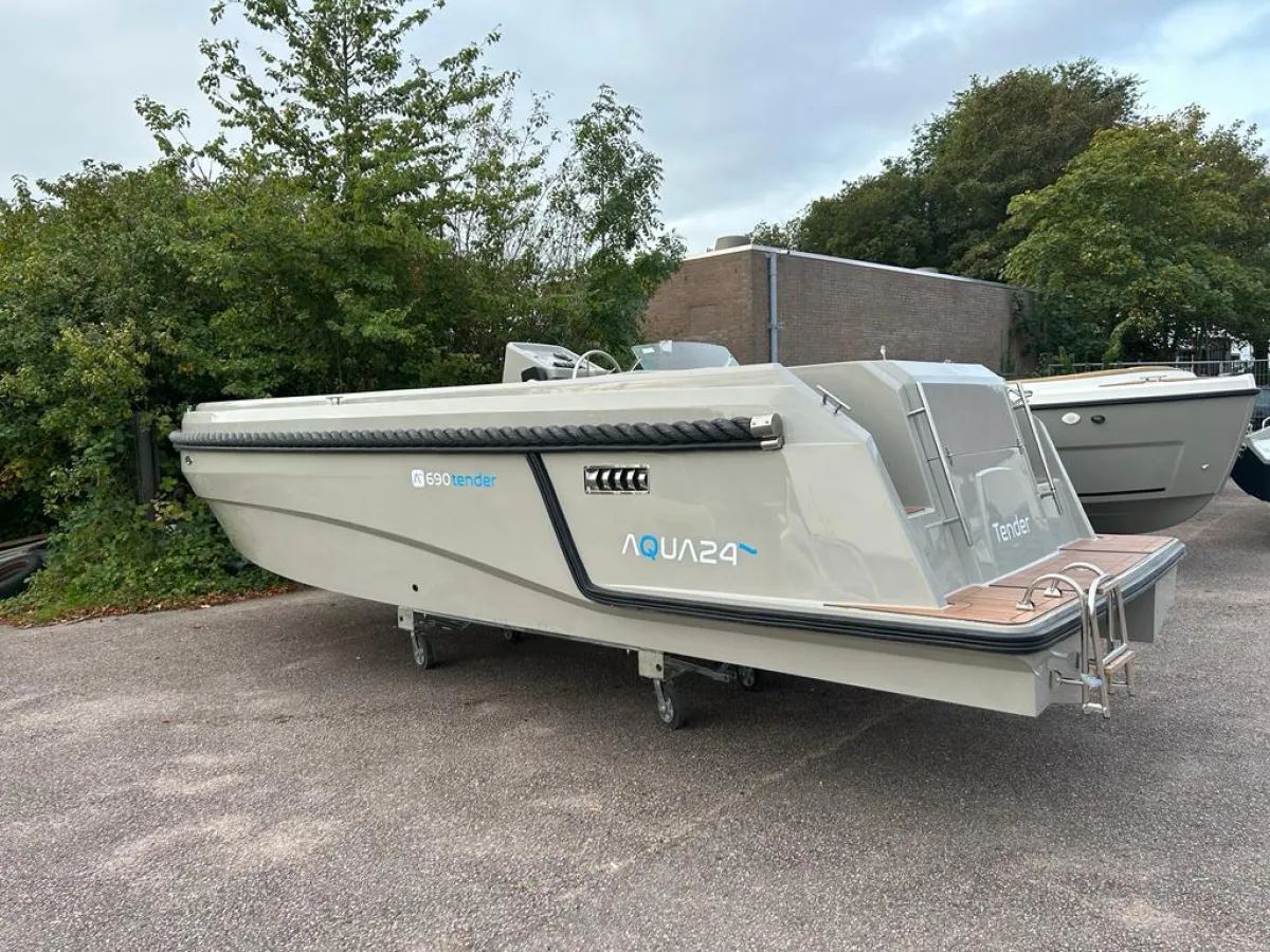 Polyester Sloop Aqua24 690 Tender