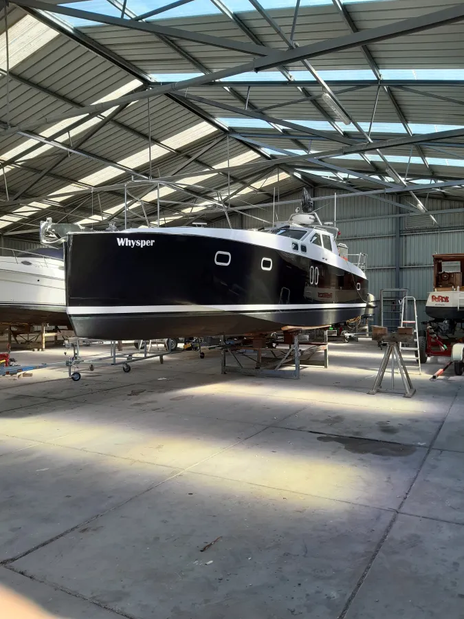 Composite Motorboat Boxer 39 HYBRIDE