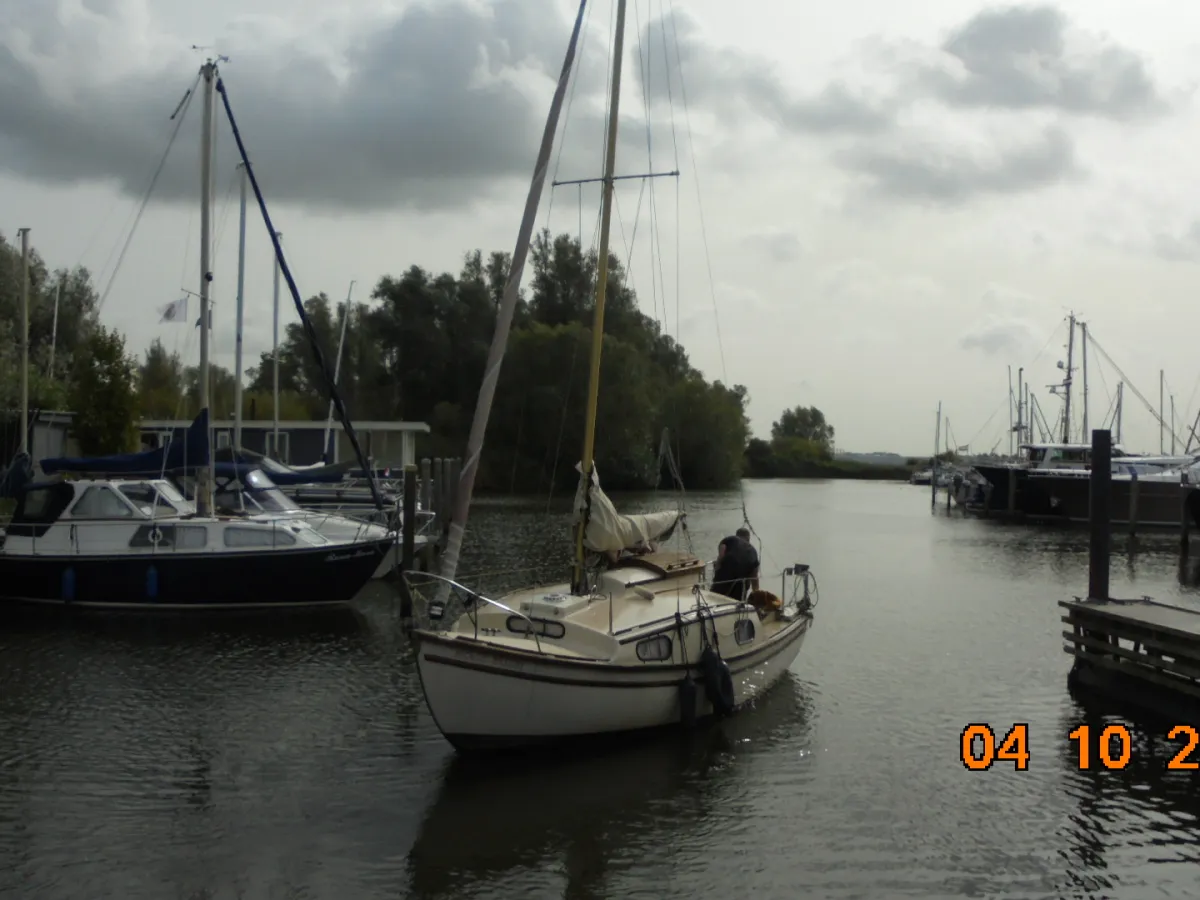 Polyester Sailboat Westerly 22