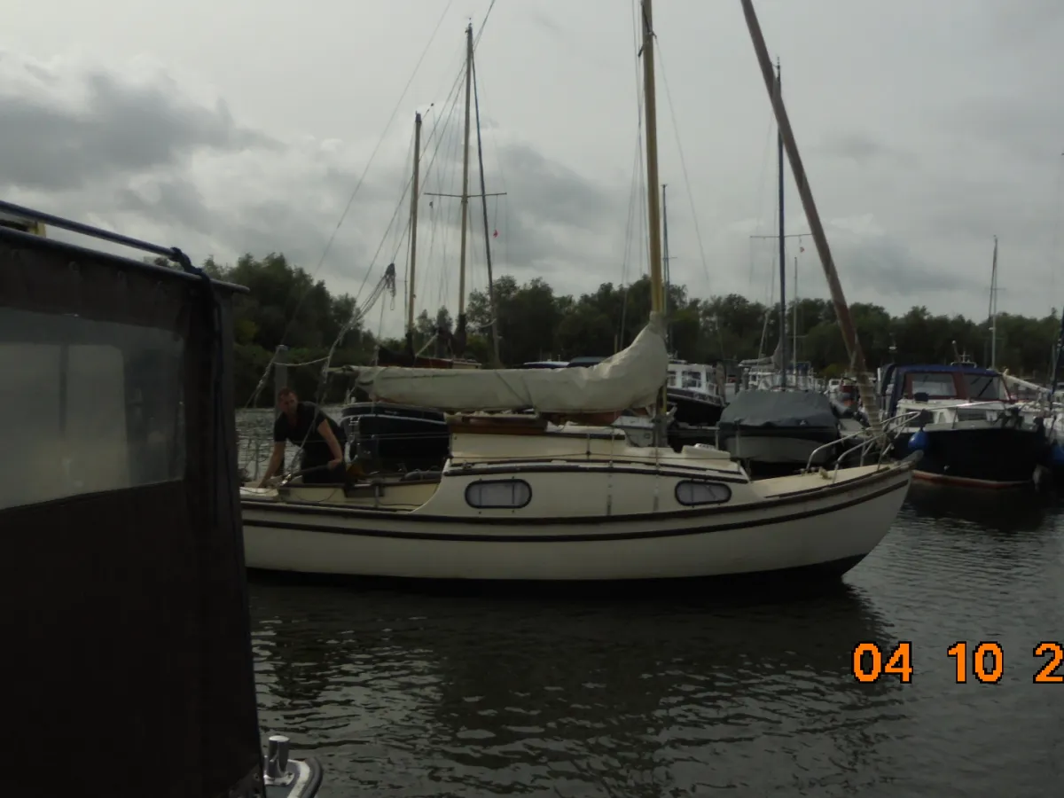 Polyester Sailboat Westerly 22