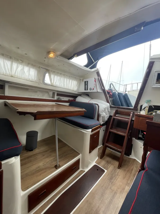 Polyester Sailboat Jaguar 27