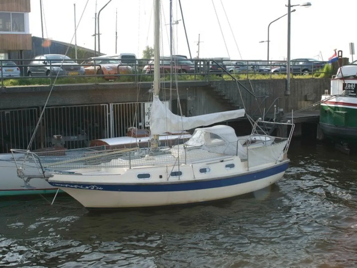 Polyester Sailboat Halcyon 27