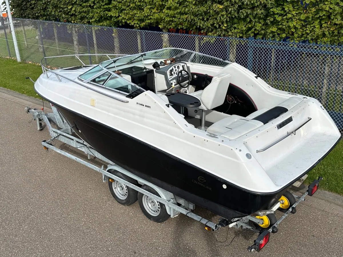 Polyester Motorboat Crownline 210 CCR