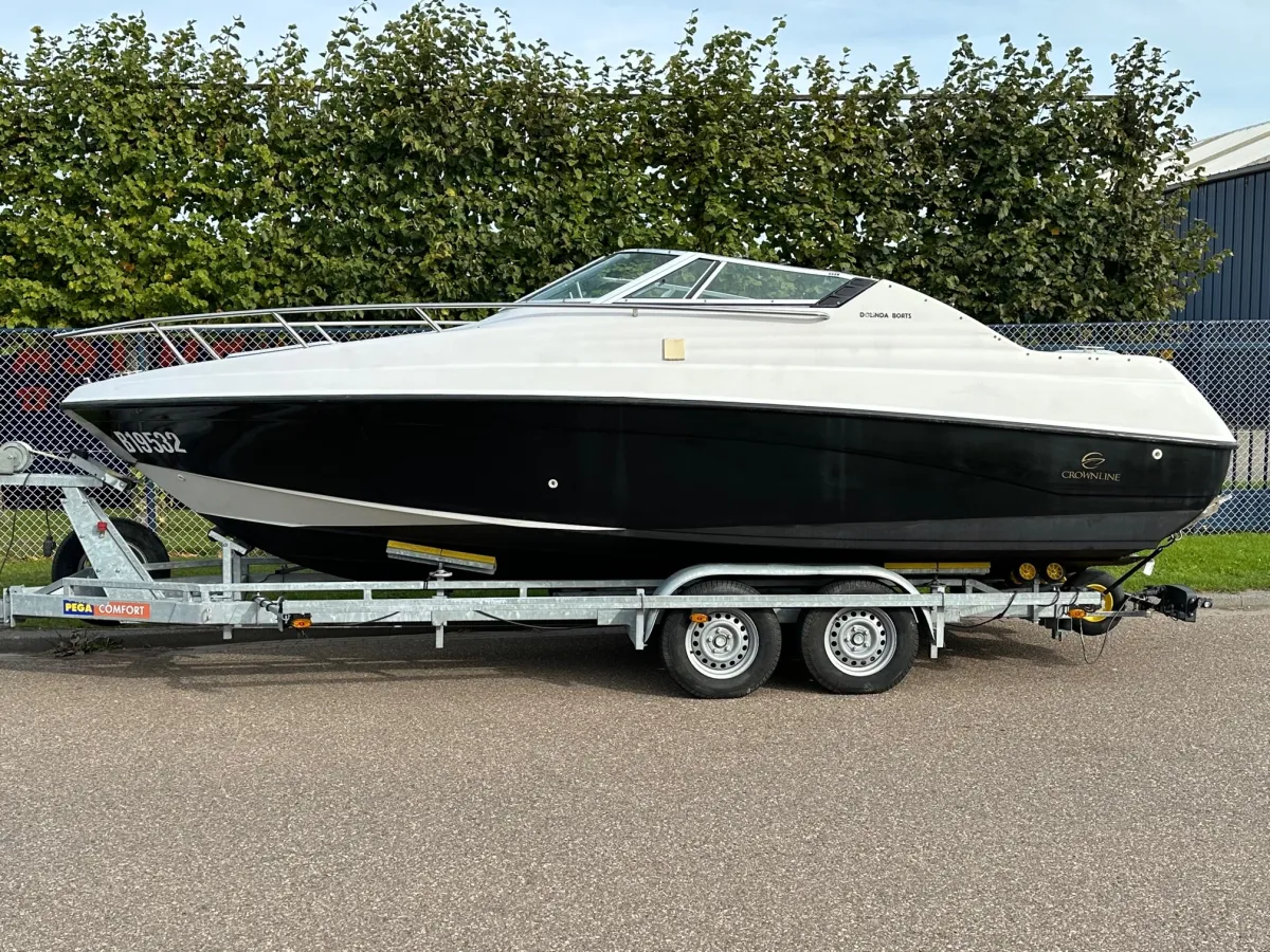 Polyester Motorboat Crownline 210 CCR