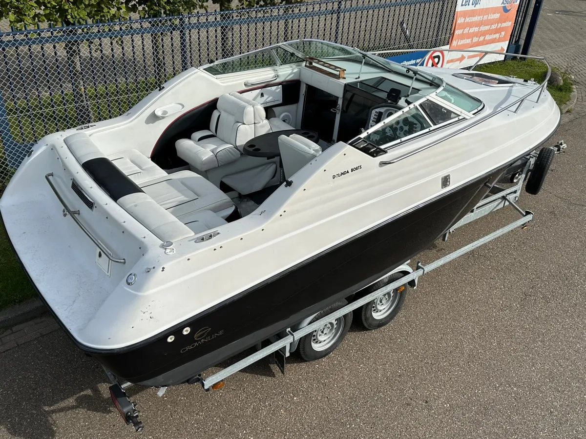 Polyester Motorboat Crownline 210 CCR