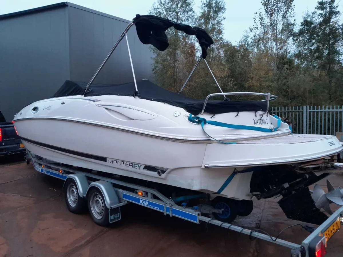 Polyester Speedboat Monterey 263 Bowrider