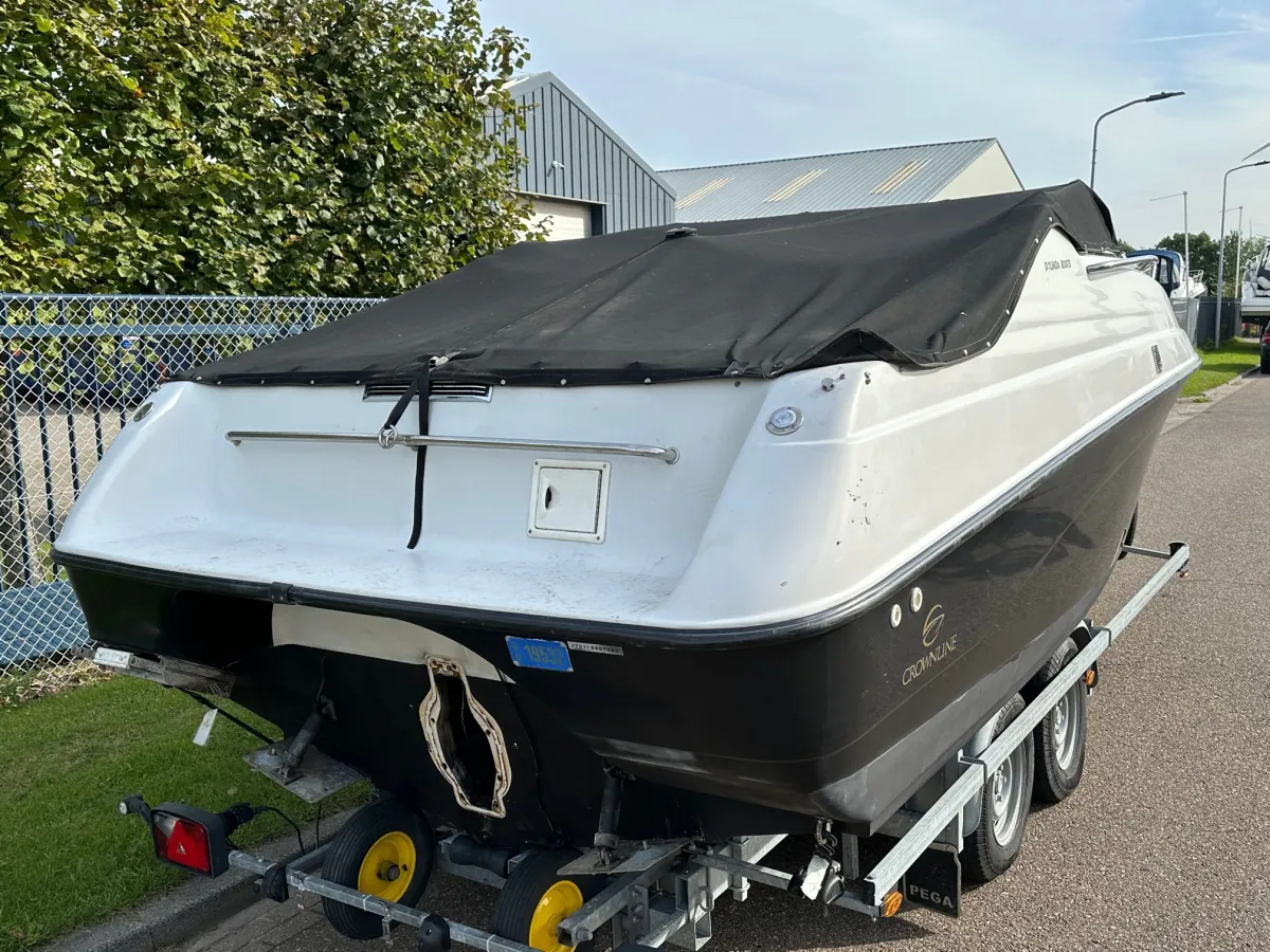 Polyester Motorboat Crownline 210 CCR