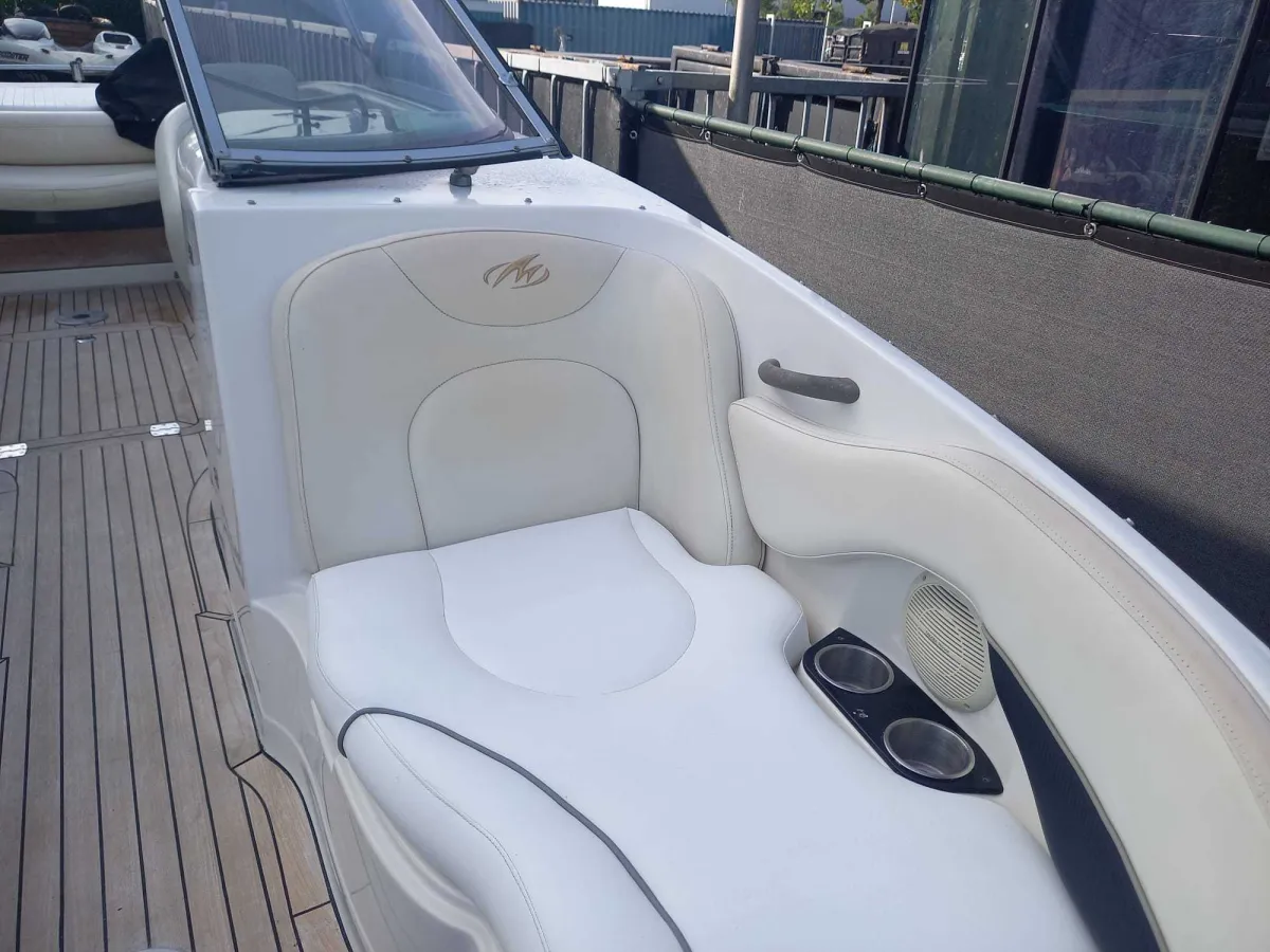 Polyester Speedboat Monterey 263 Bowrider