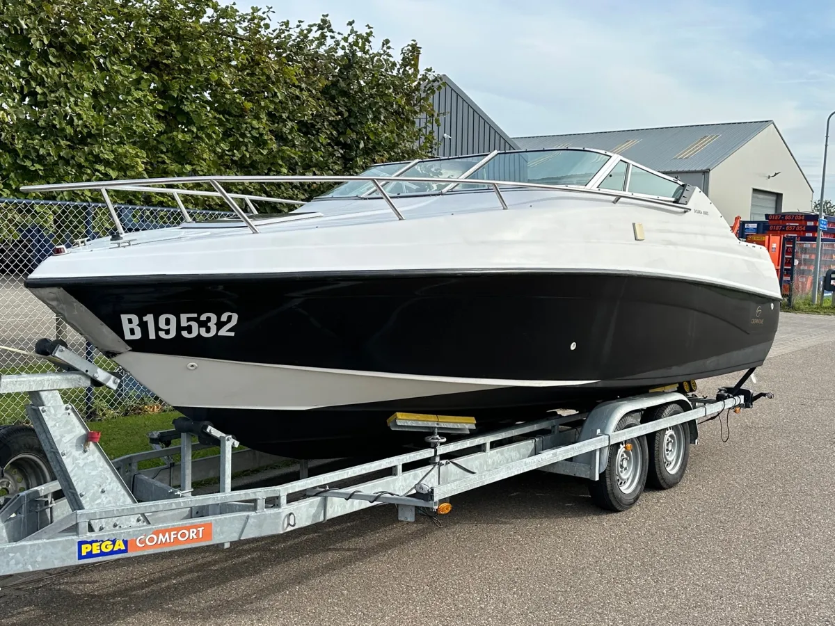 Polyester Motorboat Crownline 210 CCR