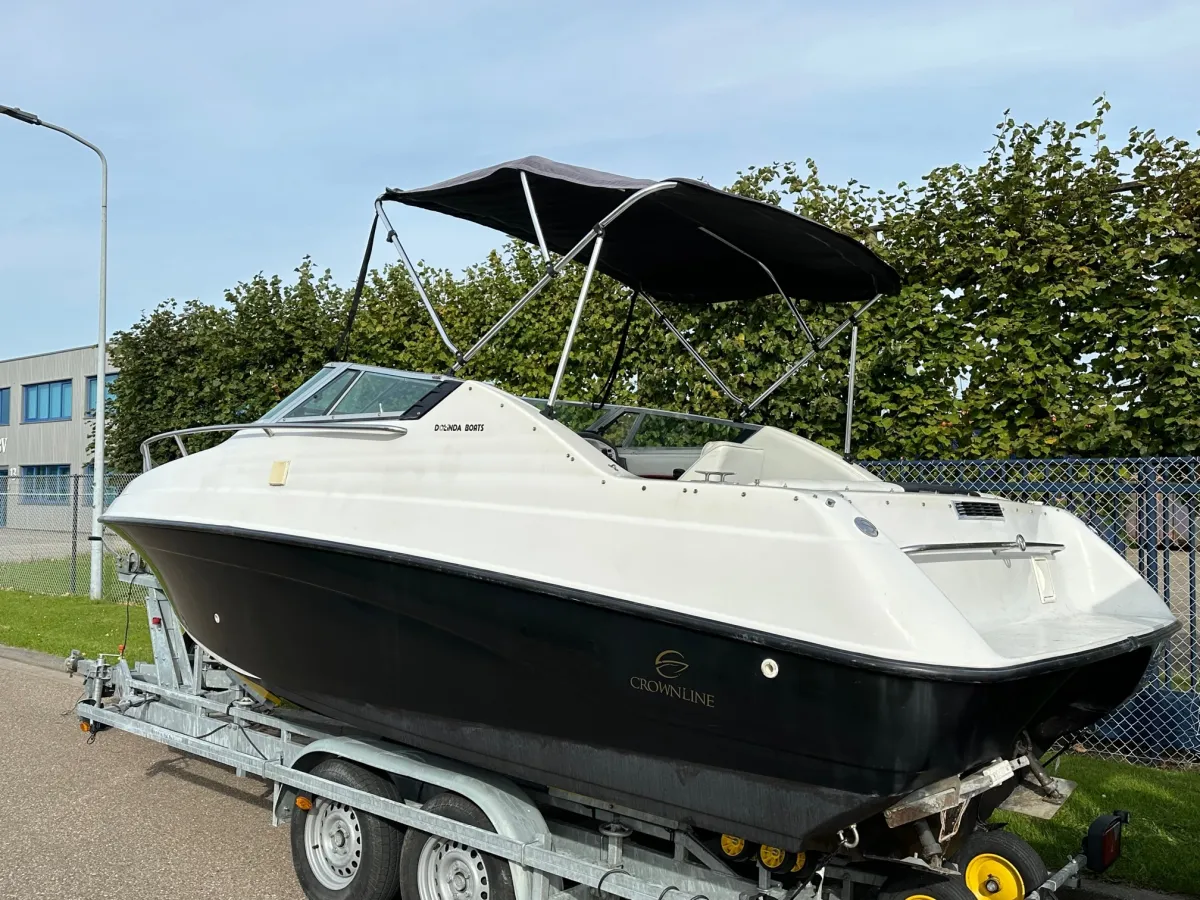 Polyester Motorboat Crownline 210 CCR