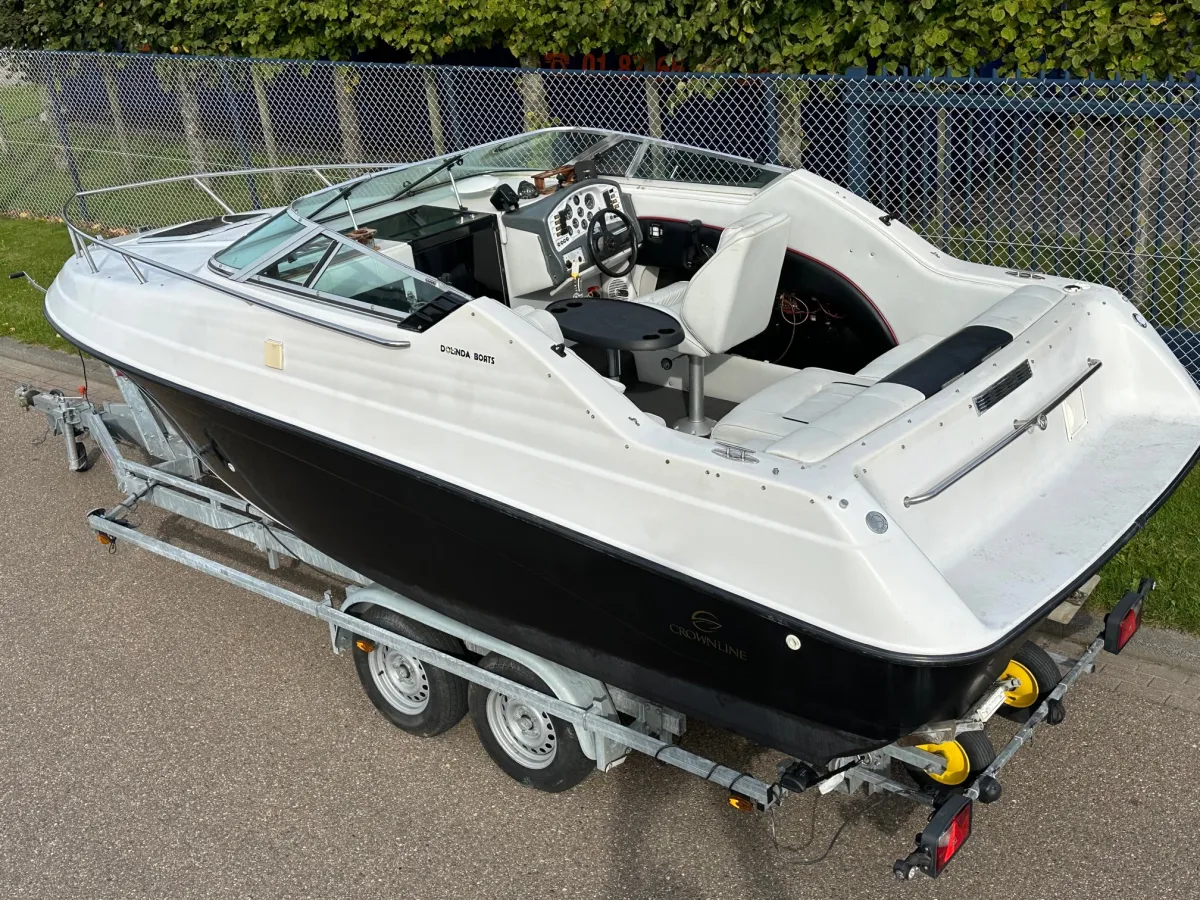 Polyester Motorboat Crownline 210 CCR