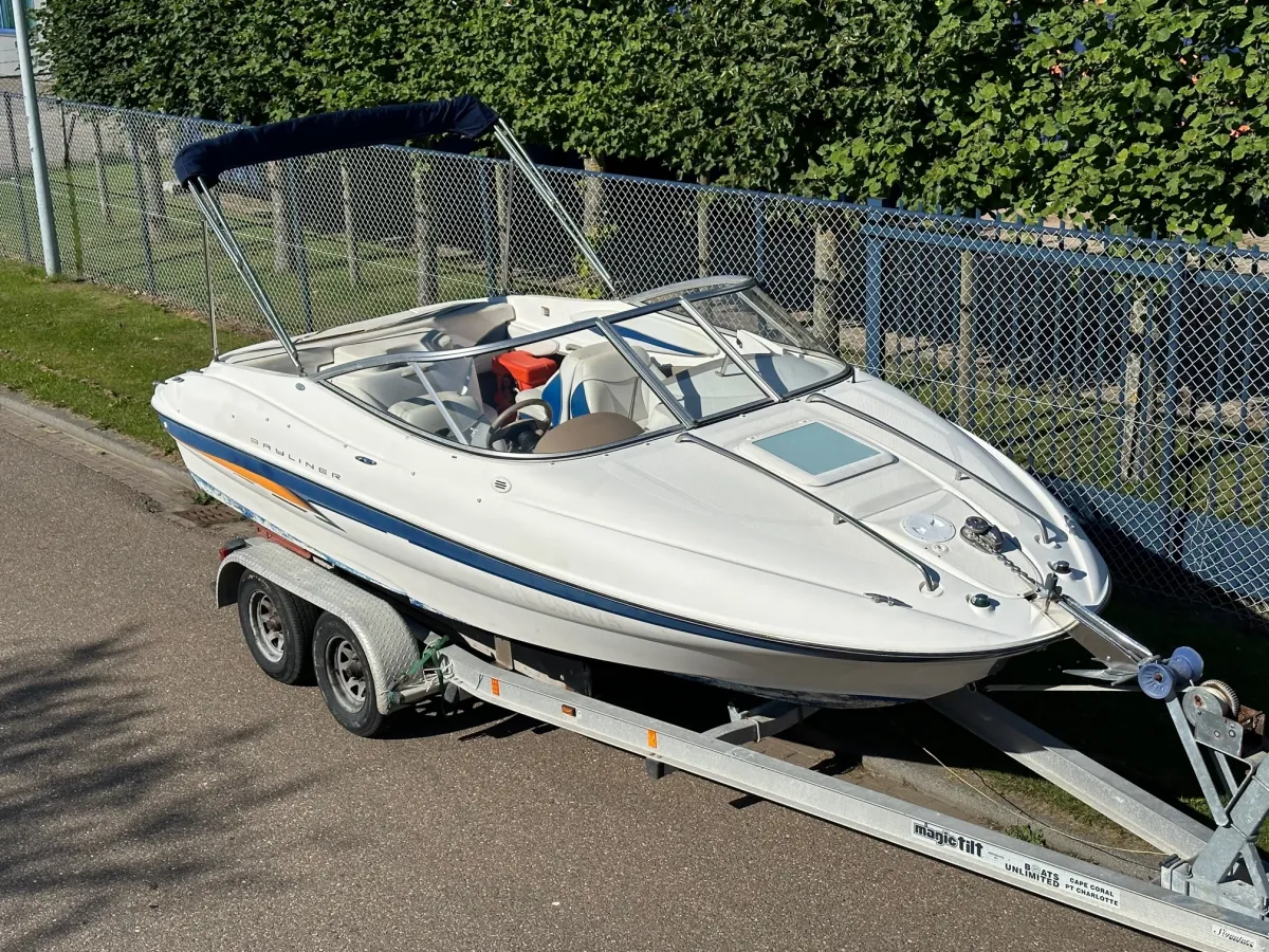 Polyester Speedboat Bayliner 602