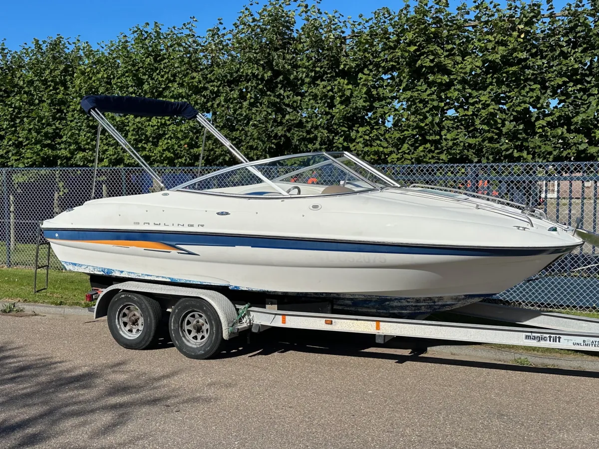 Polyester Speedboat Bayliner 602