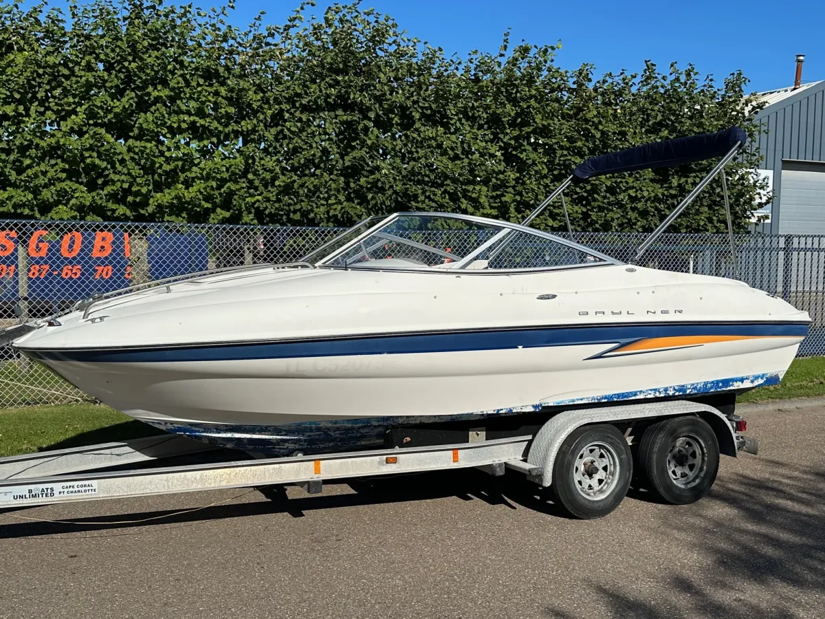 Polyester Speedboat Bayliner 602