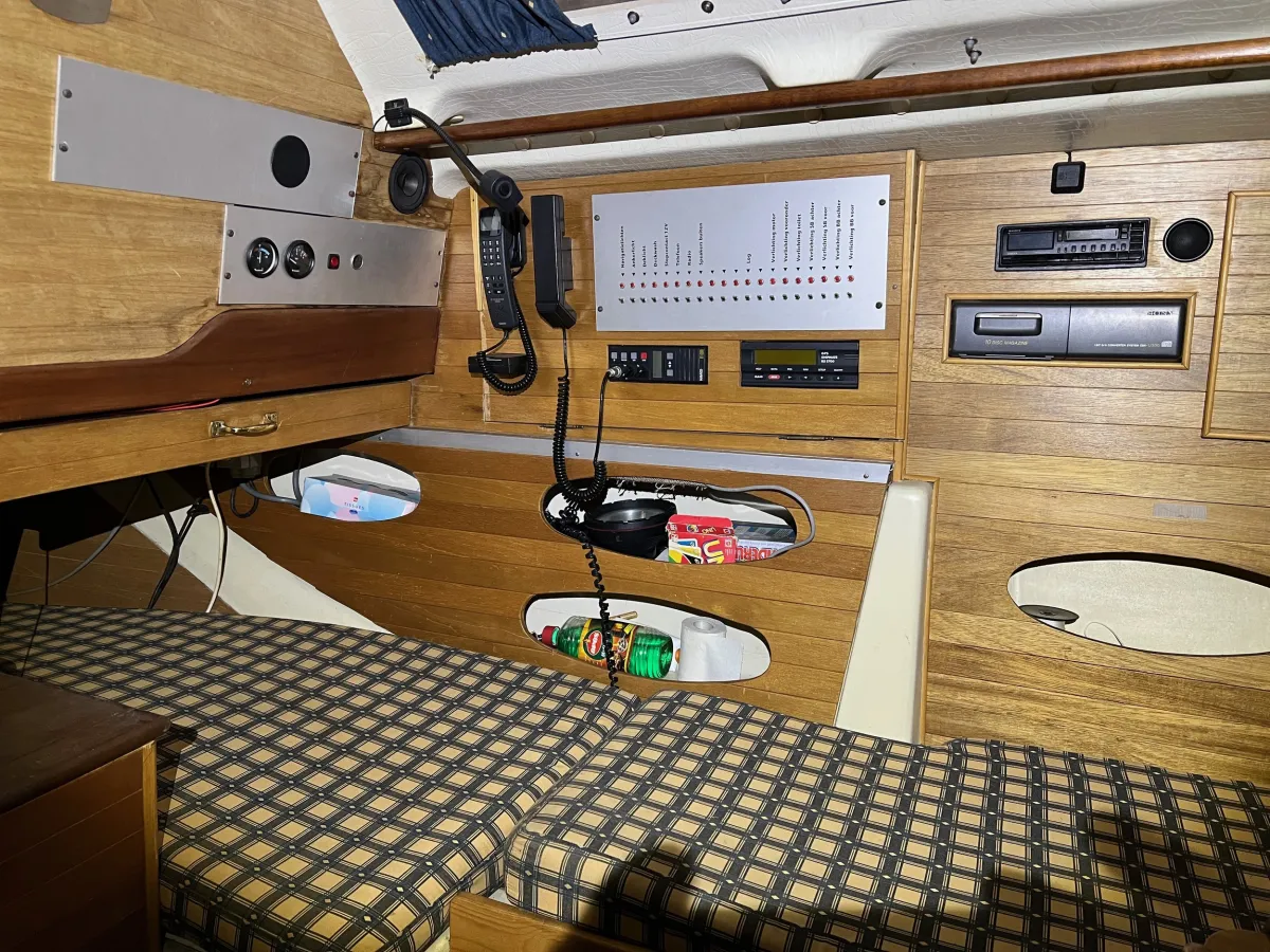 Polyester Sailboat Neptune Trident 80